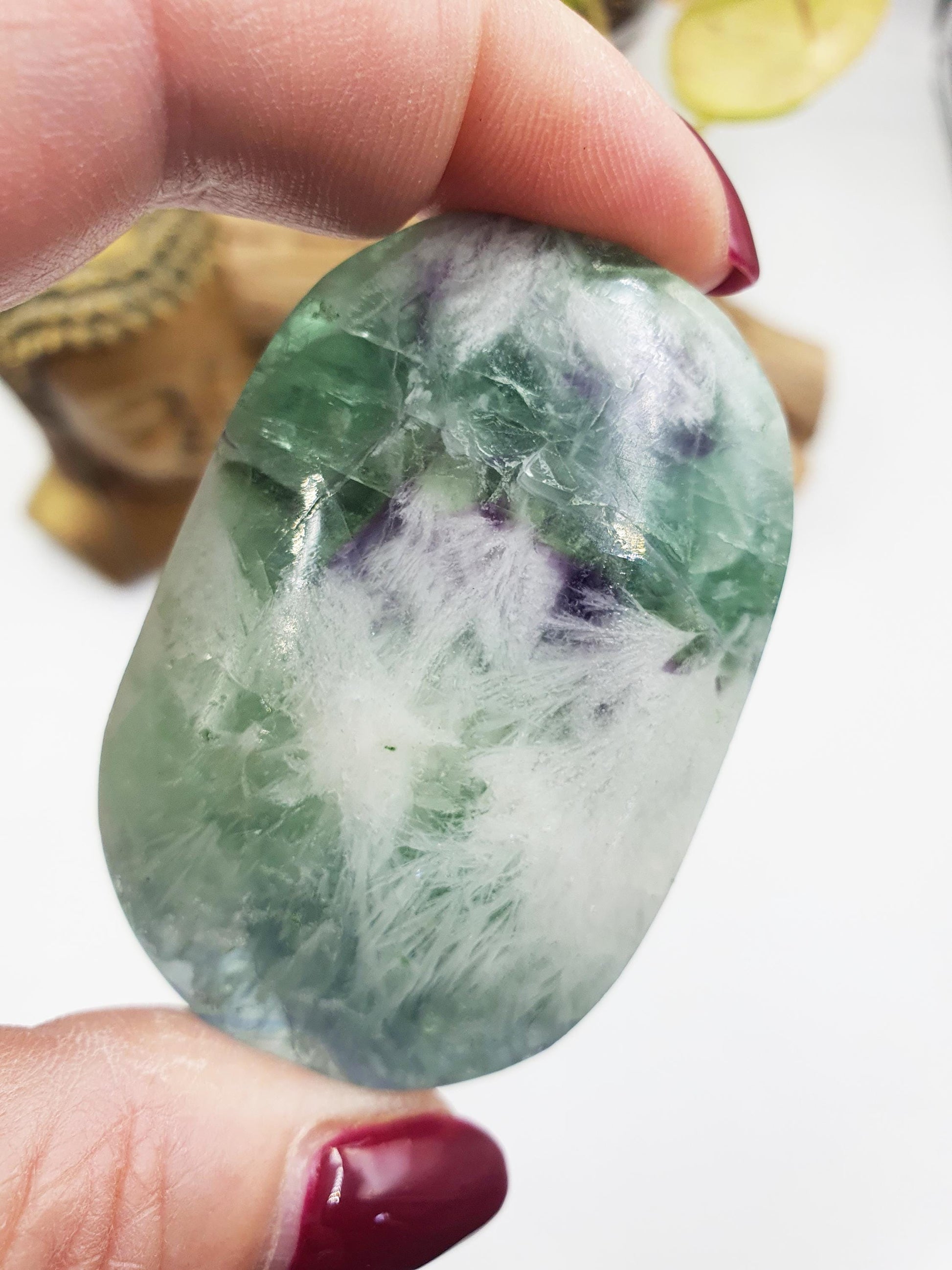 Flashy Feather Fluorite Palm / Feather Fluorite Palm Stone / Fluorite Palmstone / Meditation Palm - 75g