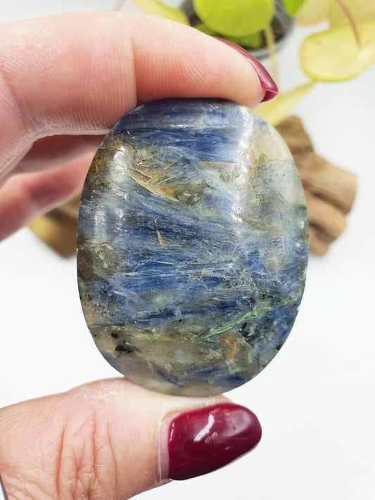 Beautiful Kyanite Palm / Kyanite Palm Stone / Kyanite Pocket Crystal / Meditation Palmstone / Reiki Crystal Palm - 55g