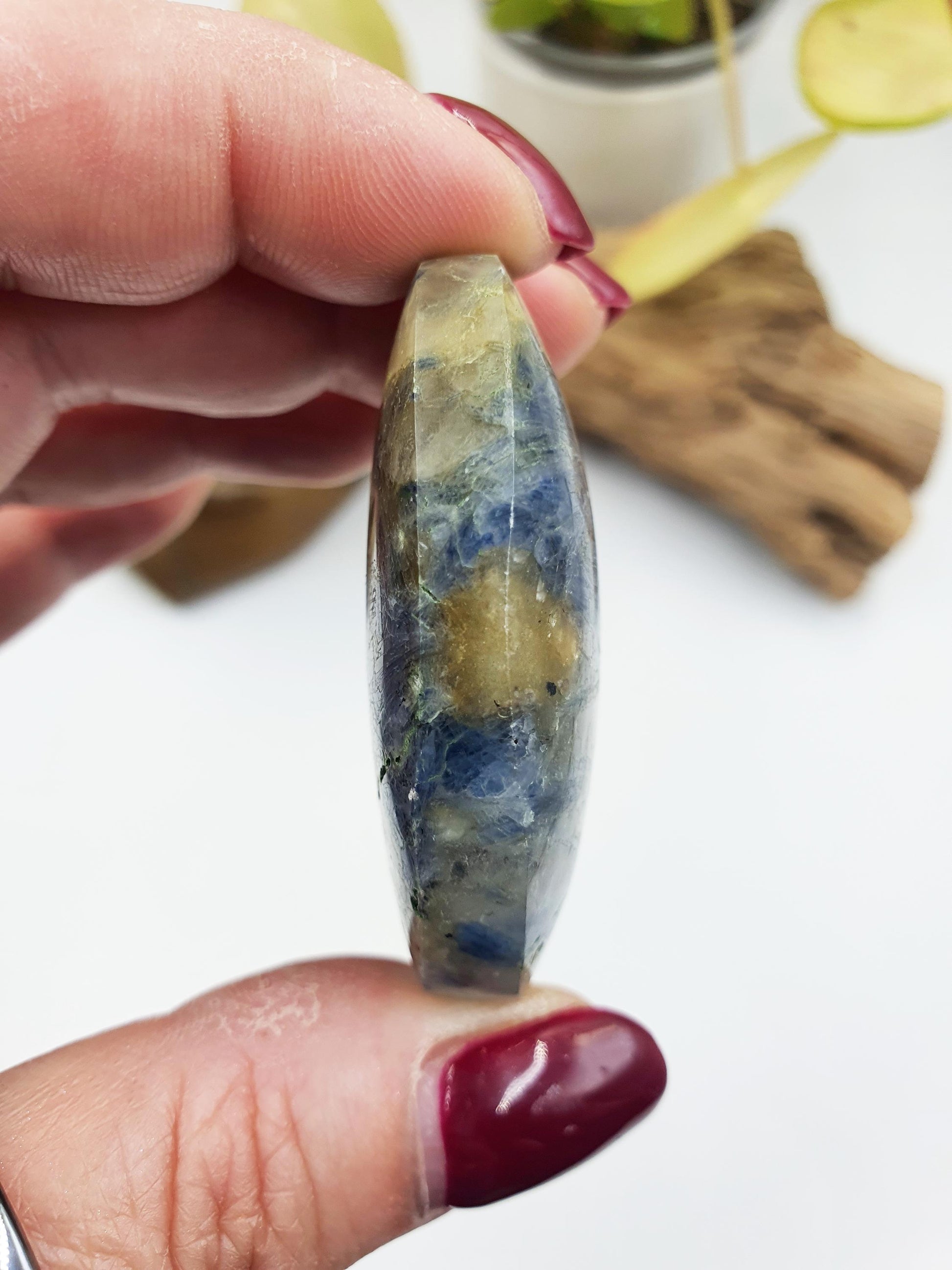 Beautiful Kyanite Palm / Kyanite Palm Stone / Kyanite Pocket Crystal / Meditation Palmstone / Reiki Crystal Palm - 55g