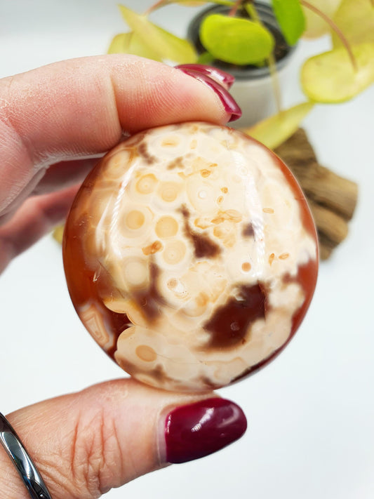 Beautiful Unique Carnelian Palm / Carnelian Palm Stone / Carnelian Pocket Stone / Meditation Palm / Reiki Crystal Palm - 115g