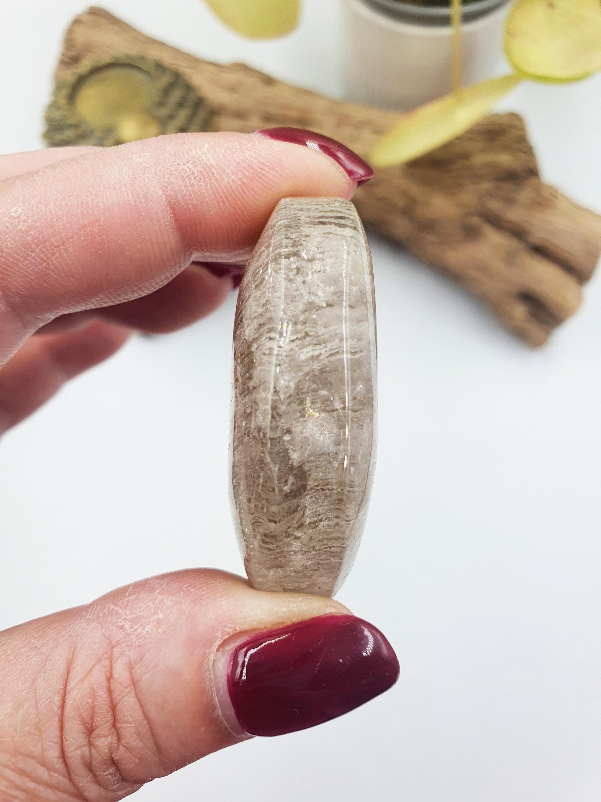High Grade Sparkly Thousand Layer Palm with rainbow - Thousand Layer (Lodolite) Palm Stone / Meditation Palm / Reiki Crystal Palm - 40g