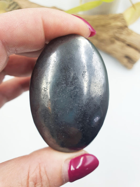 Shungite Palm / Shungite Palm stone / Pocket Stone / Meditation Palm / Reiki Crystal Palm - 40g