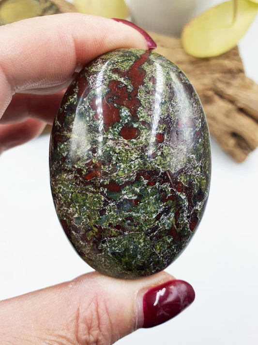Dragon's Blood Palm / Dragon Blood Palm Stone / Dragon Blood Meditation Palm / Reiki Crystal Palm - 120g