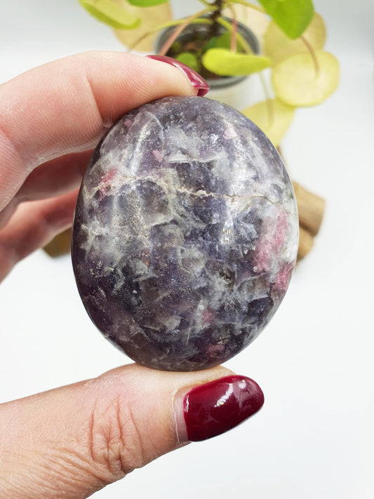Pretty Unicorn Stone Palm / Unicorn Palm Stone / Pegmatite Palm / Pocket Crystal / Meditation Palm / Reiki Crystal Palm - 115g