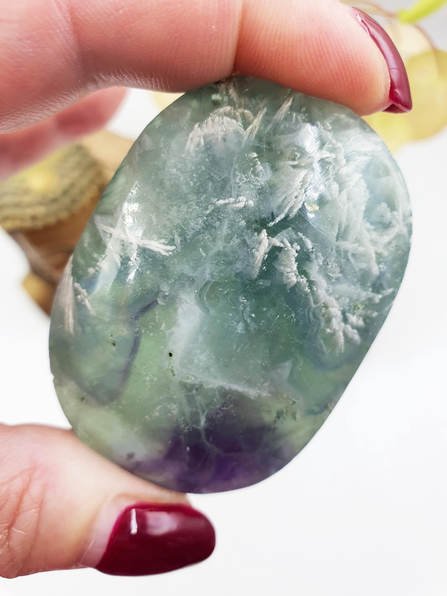 Feather Fluorite Palm / Feather Fluorite Palm Stone / Fluorite Palmstone / Meditation Palm - 100g