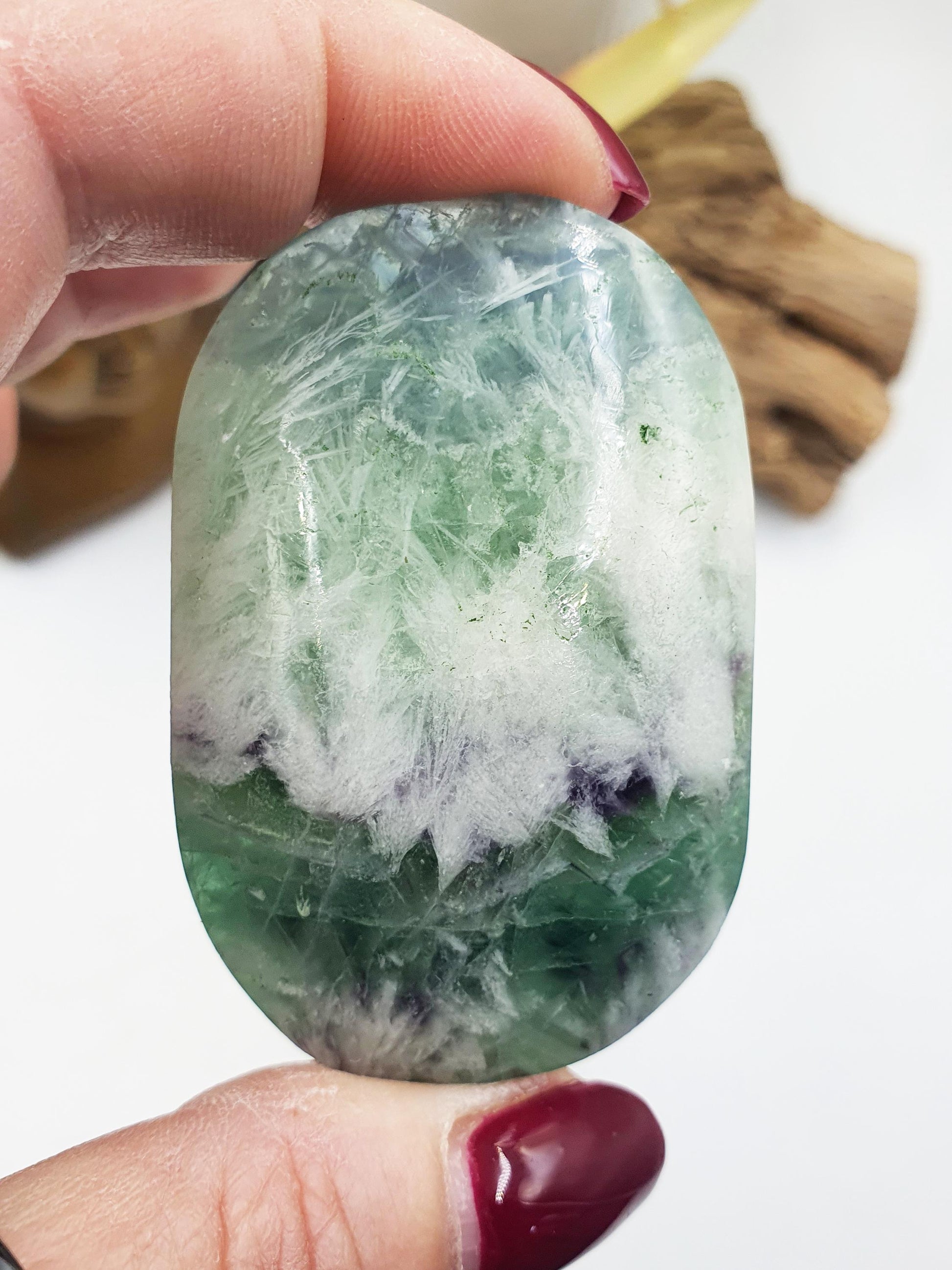 Flashy Feather Fluorite Palm / Feather Fluorite Palm Stone / Fluorite Palmstone / Meditation Palm - 75g