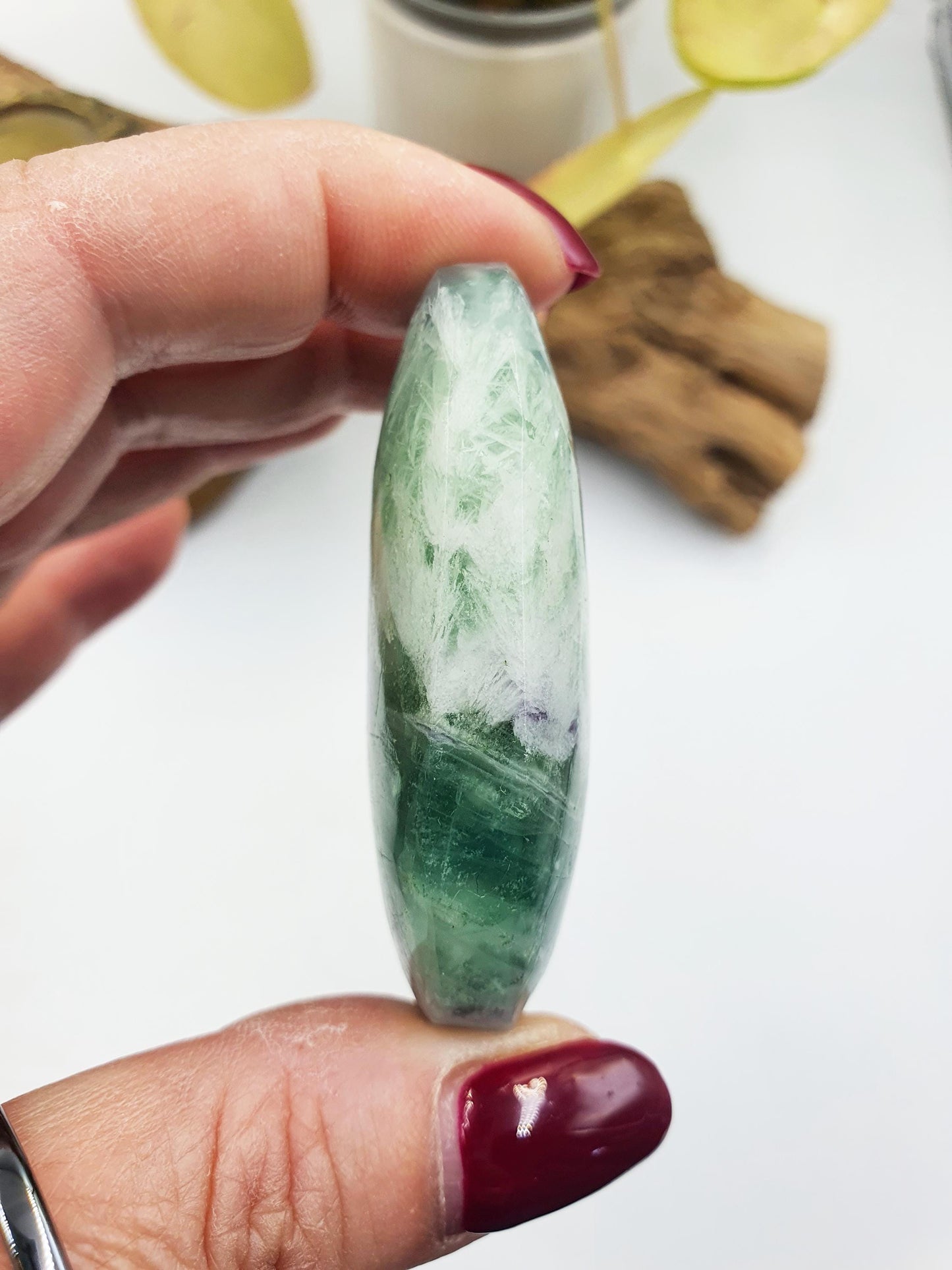 Flashy Feather Fluorite Palm / Feather Fluorite Palm Stone / Fluorite Palmstone / Meditation Palm - 75g