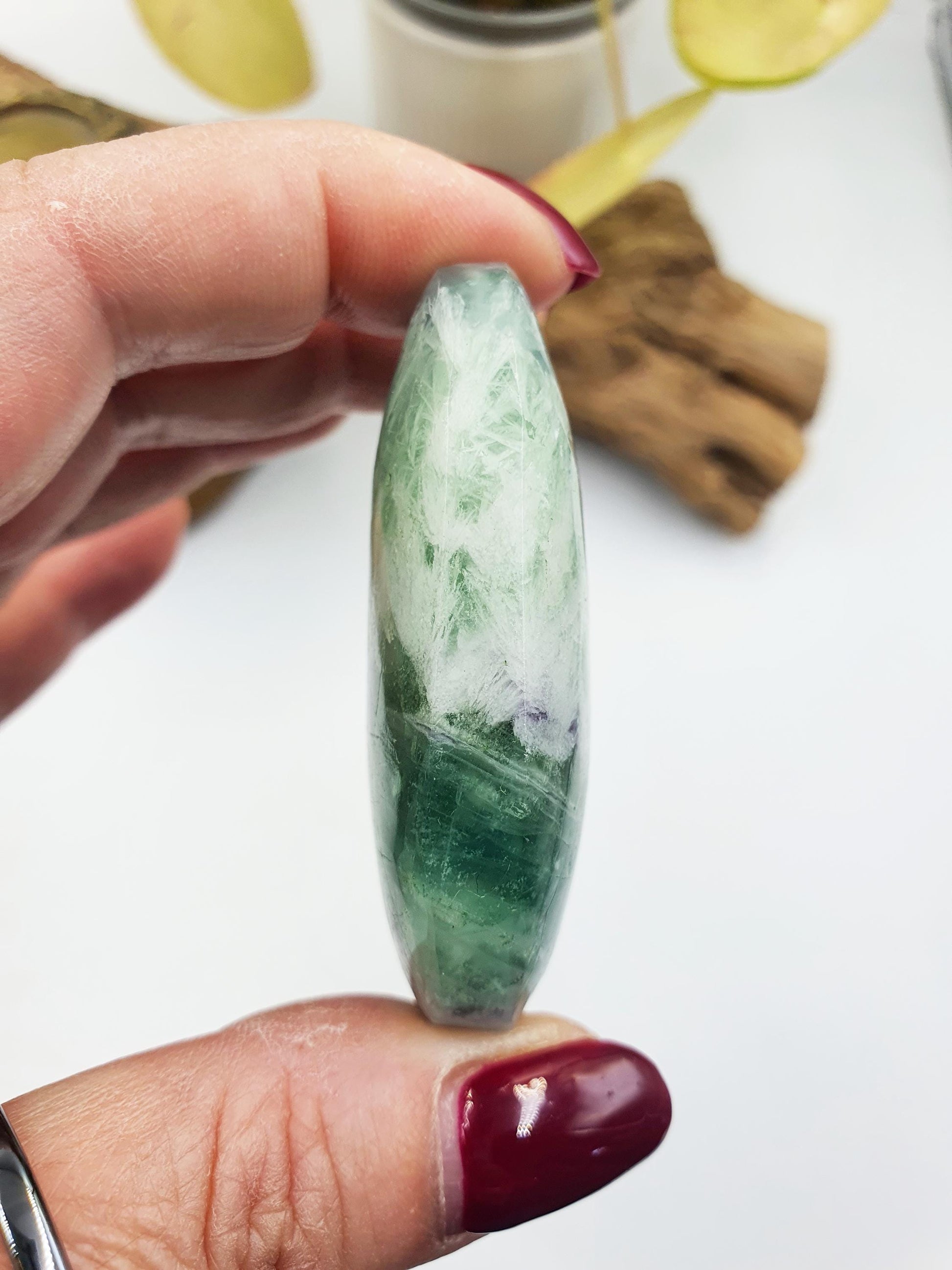 Flashy Feather Fluorite Palm / Feather Fluorite Palm Stone / Fluorite Palmstone / Meditation Palm - 75g