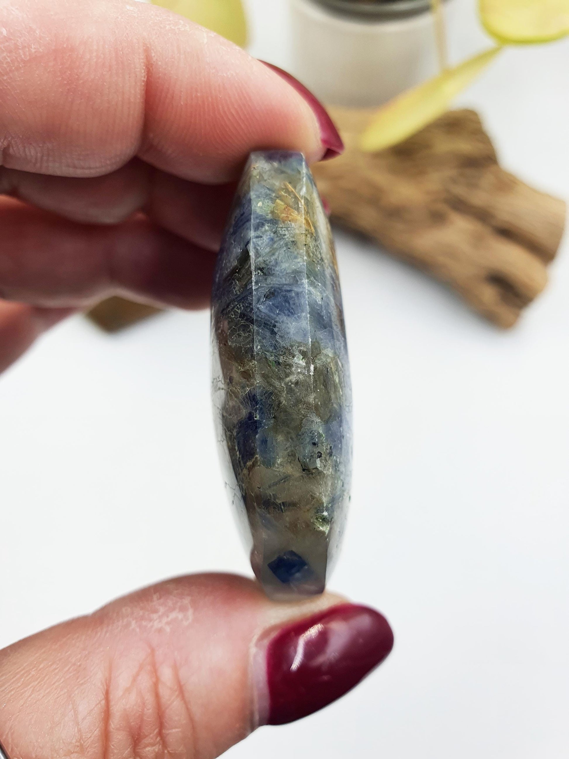 Beautiful Kyanite Palm / Kyanite Palm Stone / Kyanite Pocket Crystal / Meditation Palmstone / Reiki Crystal Palm - 55g