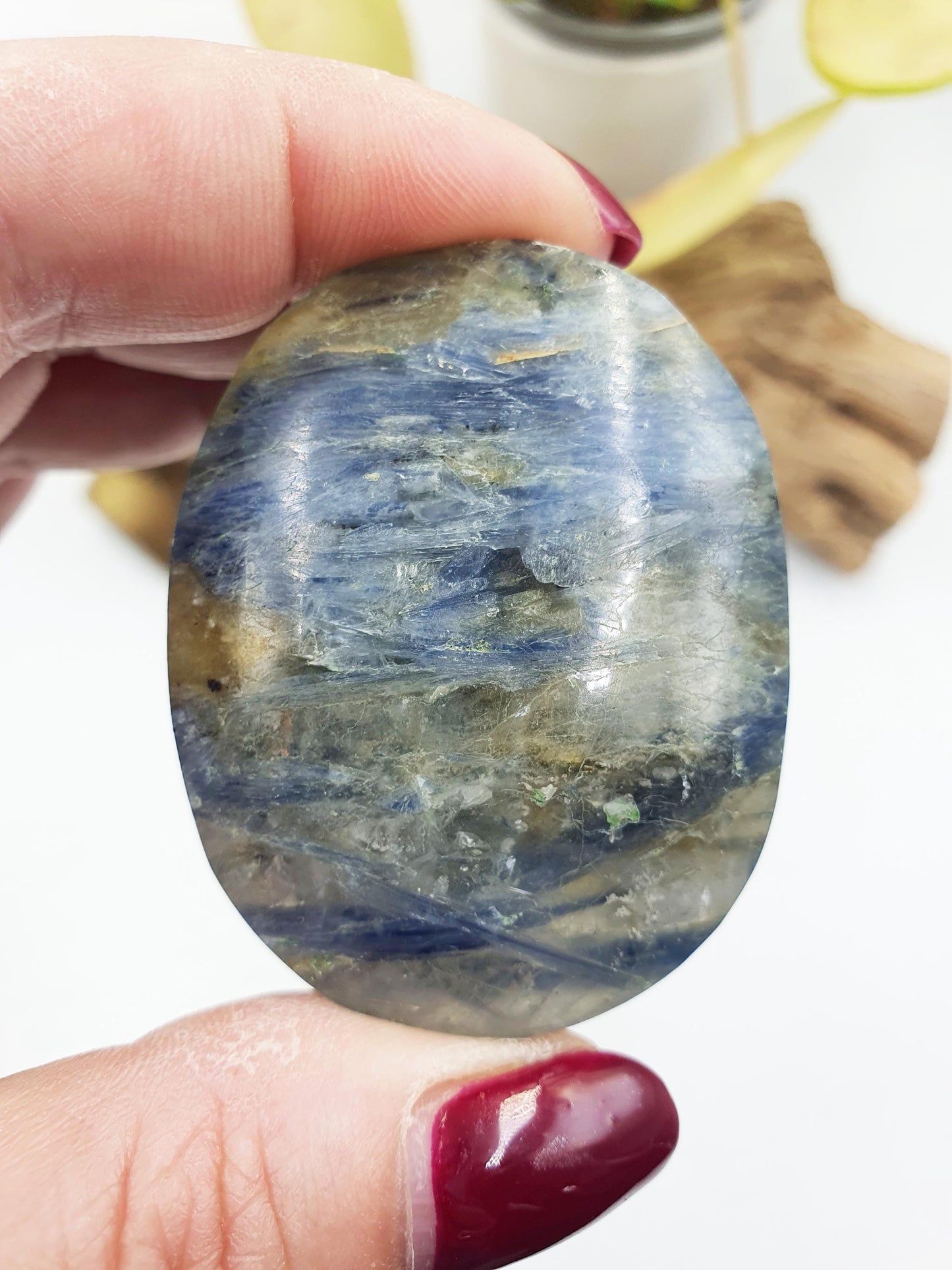 Beautiful Kyanite Palm / Kyanite Palm Stone / Kyanite Pocket Crystal / Meditation Palmstone / Reiki Crystal Palm - 55g