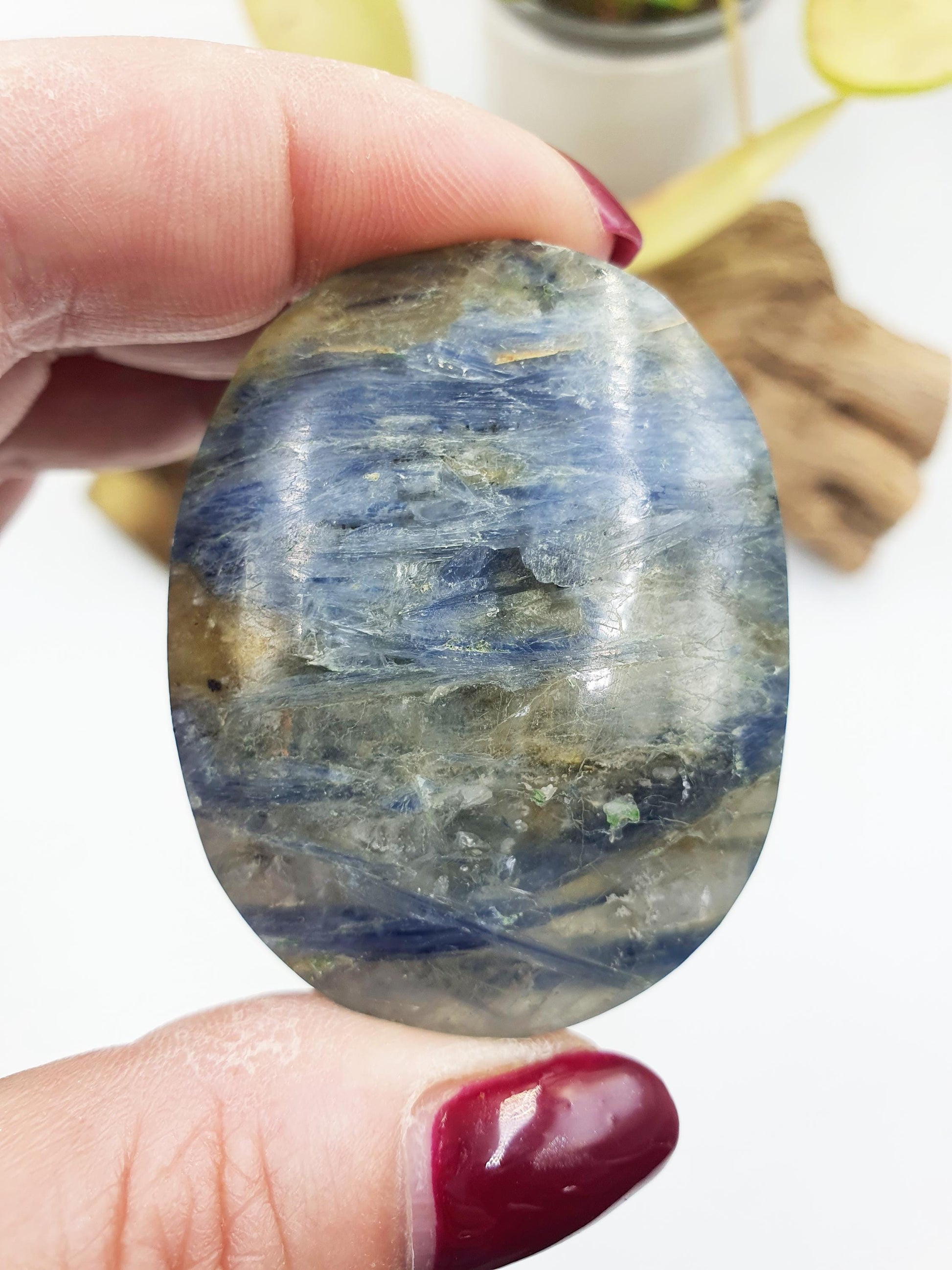 Beautiful Kyanite Palm / Kyanite Palm Stone / Kyanite Pocket Crystal / Meditation Palmstone / Reiki Crystal Palm - 55g