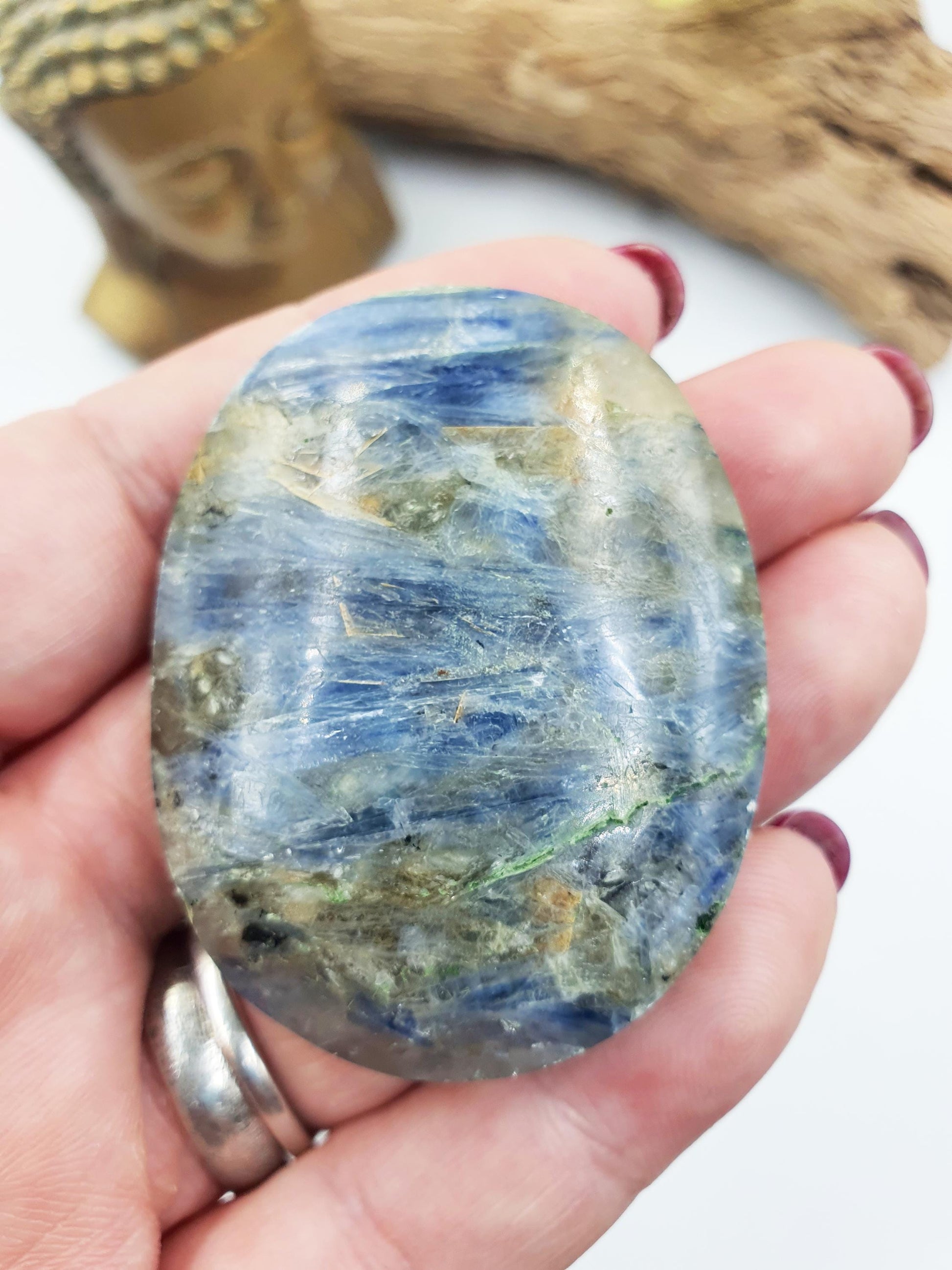 Beautiful Kyanite Palm / Kyanite Palm Stone / Kyanite Pocket Crystal / Meditation Palmstone / Reiki Crystal Palm - 55g