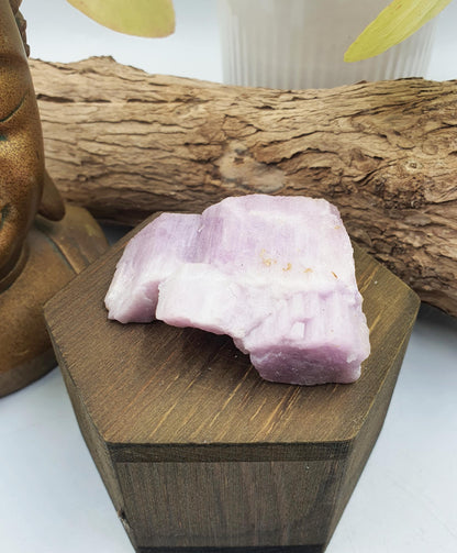 Flashy Raw Kunzite / Natural Kunzite / Kunzite Specimen / Kunzite Chunk / Raw Crystal - 105g