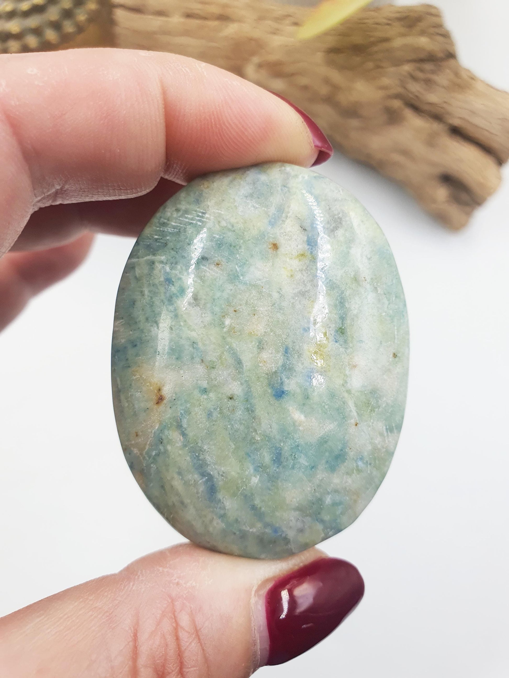 Hackmanite Palm / Hackmanite Palm Stone / Hackmanite Meditation Palm / Pink UV Reactive Palm / Reiki Crystal Palm - 75g