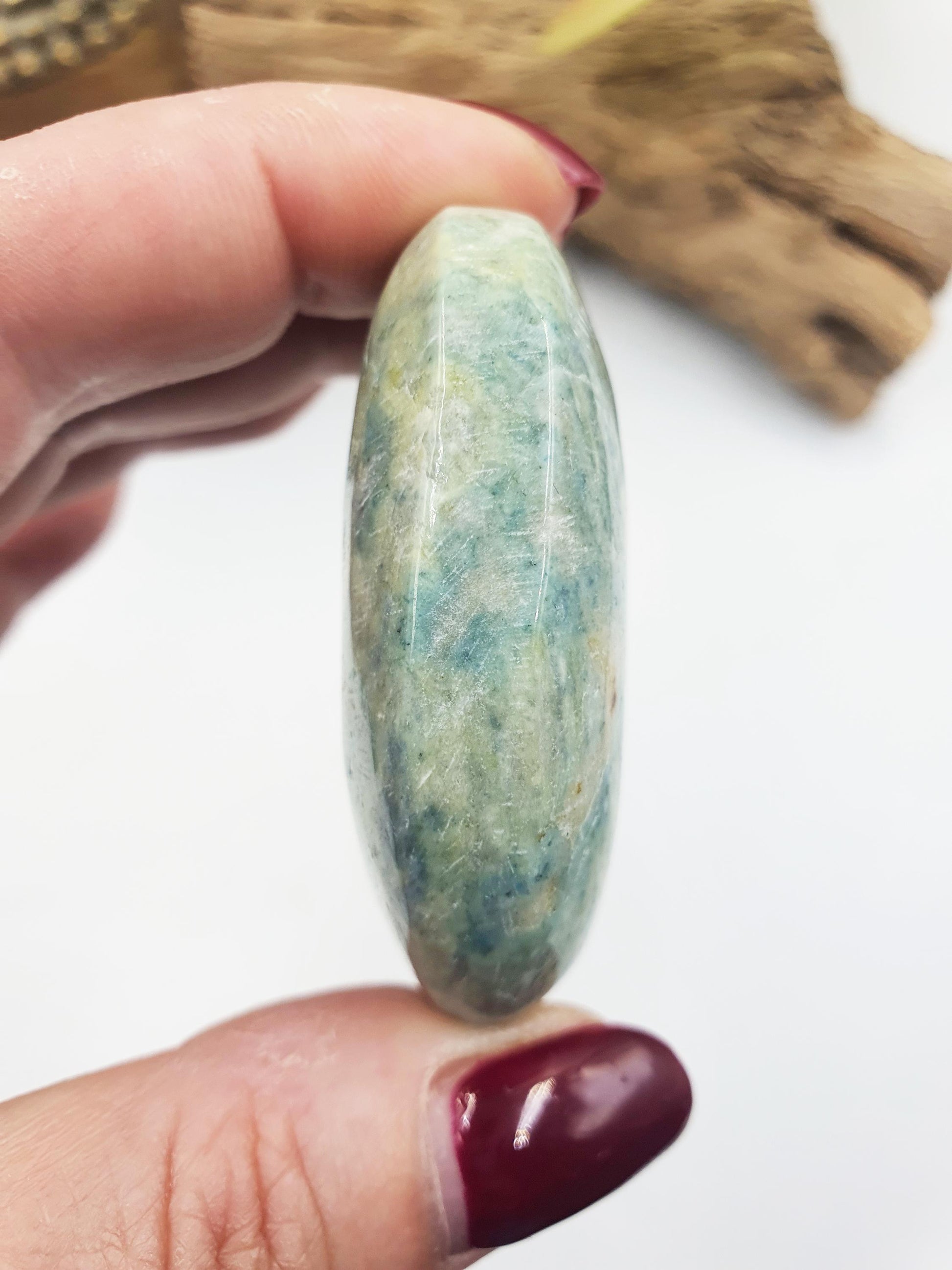 Hackmanite Palm / Hackmanite Palm Stone / Hackmanite Meditation Palm / Pink UV Reactive Palm / Reiki Crystal Palm - 75g