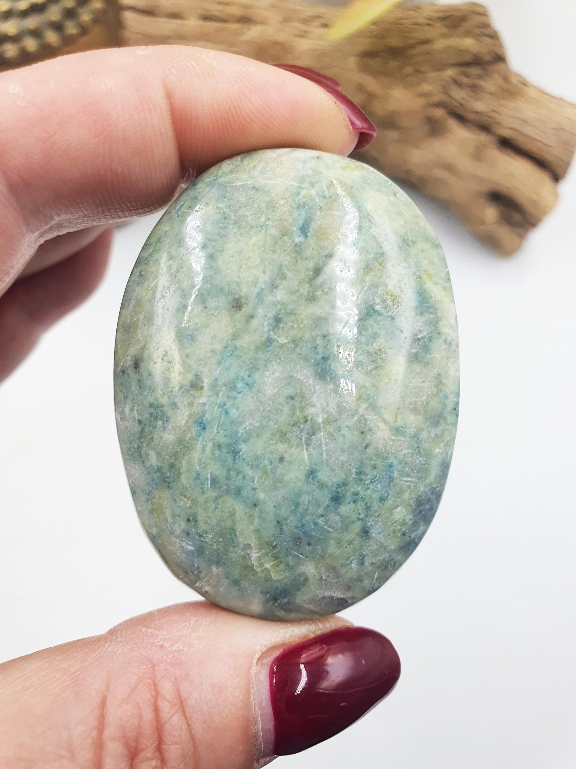 Hackmanite Palm / Hackmanite Palm Stone / Hackmanite Meditation Palm / Pink UV Reactive Palm / Reiki Crystal Palm - 75g