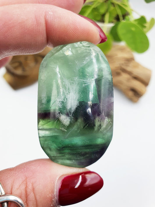 Cute Feather Fluorite Palm with rainbow / Fluorite Palm Stone / Purple and Green Fluorite Palm Stone / Meditation Palm - 45g
