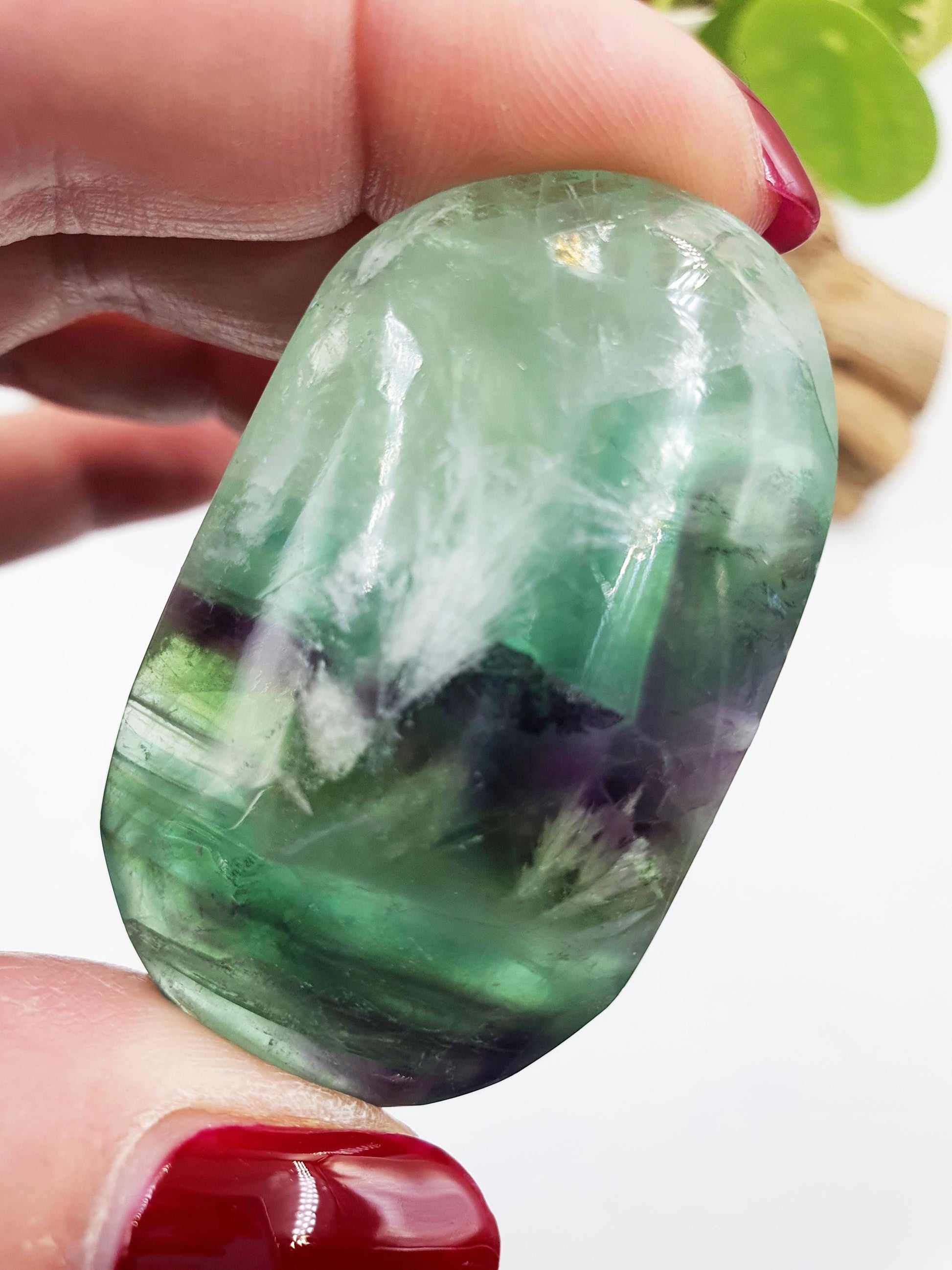 Cute Feather Fluorite Palm with rainbow / Fluorite Palm Stone / Purple and Green Fluorite Palm Stone / Meditation Palm - 45g