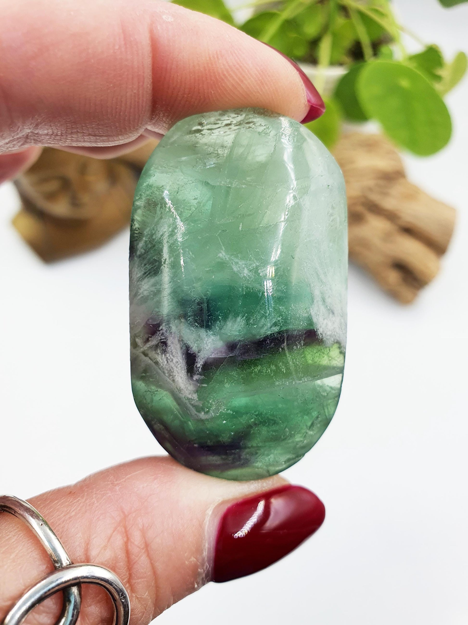 Cute Feather Fluorite Palm with rainbow / Fluorite Palm Stone / Purple and Green Fluorite Palm Stone / Meditation Palm - 45g