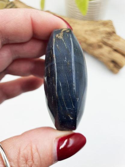 Flashy Blue Tiger's Eye Palm / Blue Tiger Eye Palm Stone / Pocket Crystal / Meditation Palm - 90g