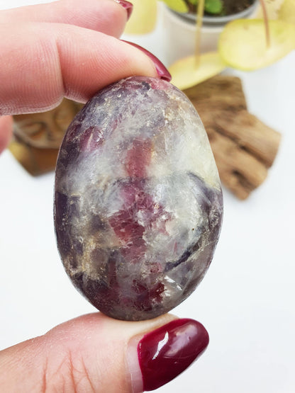 Beautiful Unicorn Stone Palm / Unicorn Palm Stone / Pegmatite Palm / Pocket Crystal / Meditation Palm - 80g