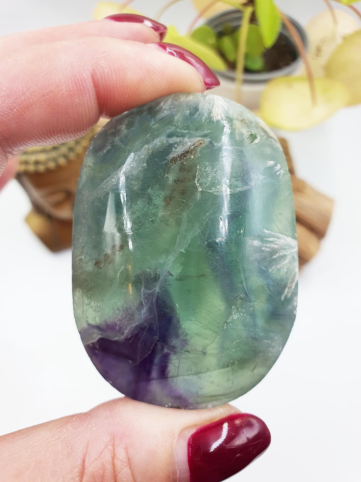 Feather Fluorite Palm / Feather Fluorite Palm Stone / Fluorite Palmstone / Meditation Palm - 100g