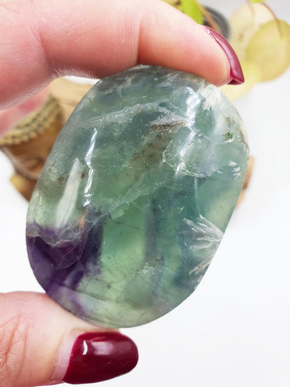 Feather Fluorite Palm / Feather Fluorite Palm Stone / Fluorite Palmstone / Meditation Palm - 100g