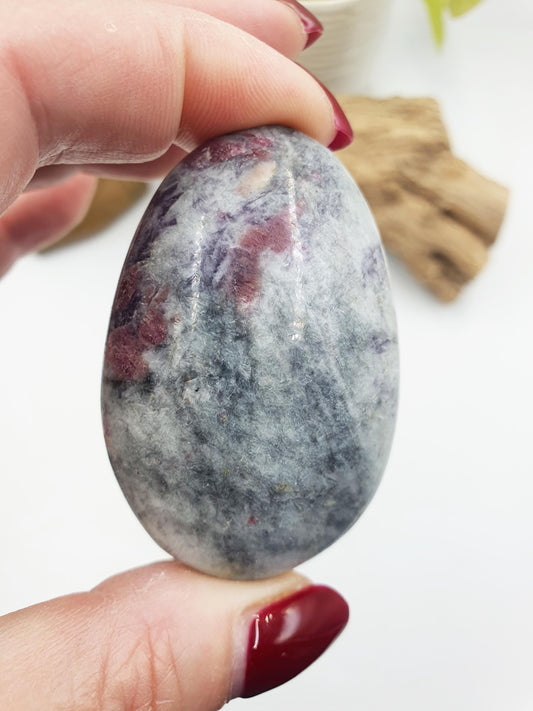 Beautiful Unicorn Stone Palm / Unicorn Palm Stone / Pegmatite Palm / Pocket Crystal / Meditation Palm / Reiki Crystal Palm - 75g