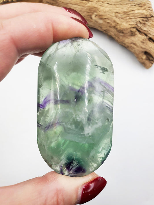 Pretty Fluorite Palm / Feather Fluorite Palm Stone / Fluorite Palmstone / Meditation Palm - 105g