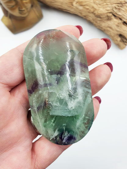 Pretty Fluorite Palm / Feather Fluorite Palm Stone / Fluorite Palmstone / Meditation Palm - 105g