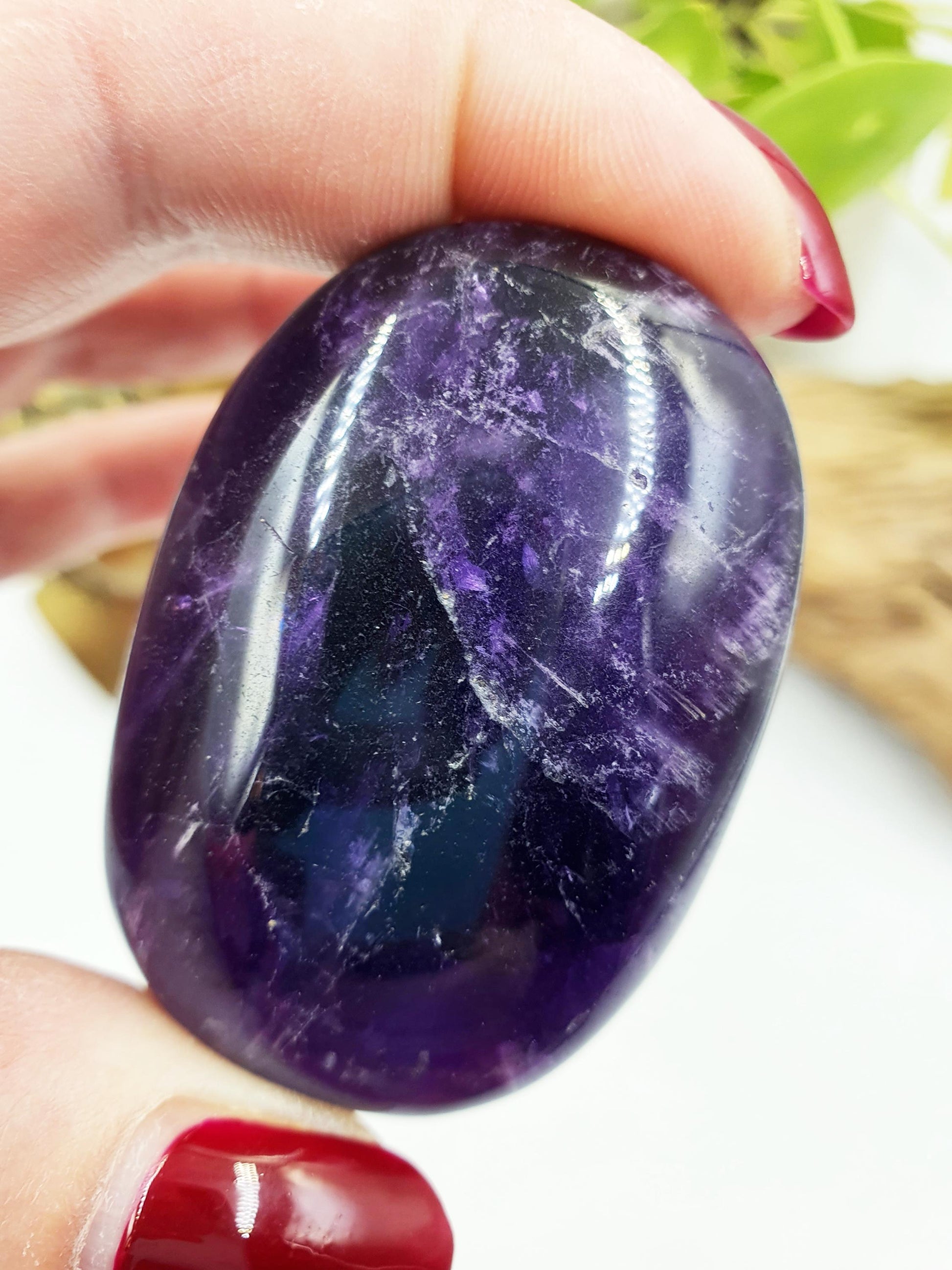 Beautiful Amethyst Palm with rainbows/ Amethyst Palm Stone / Amethyst Pocket Stone / Crystal Healing / Meditation Palm - 85g