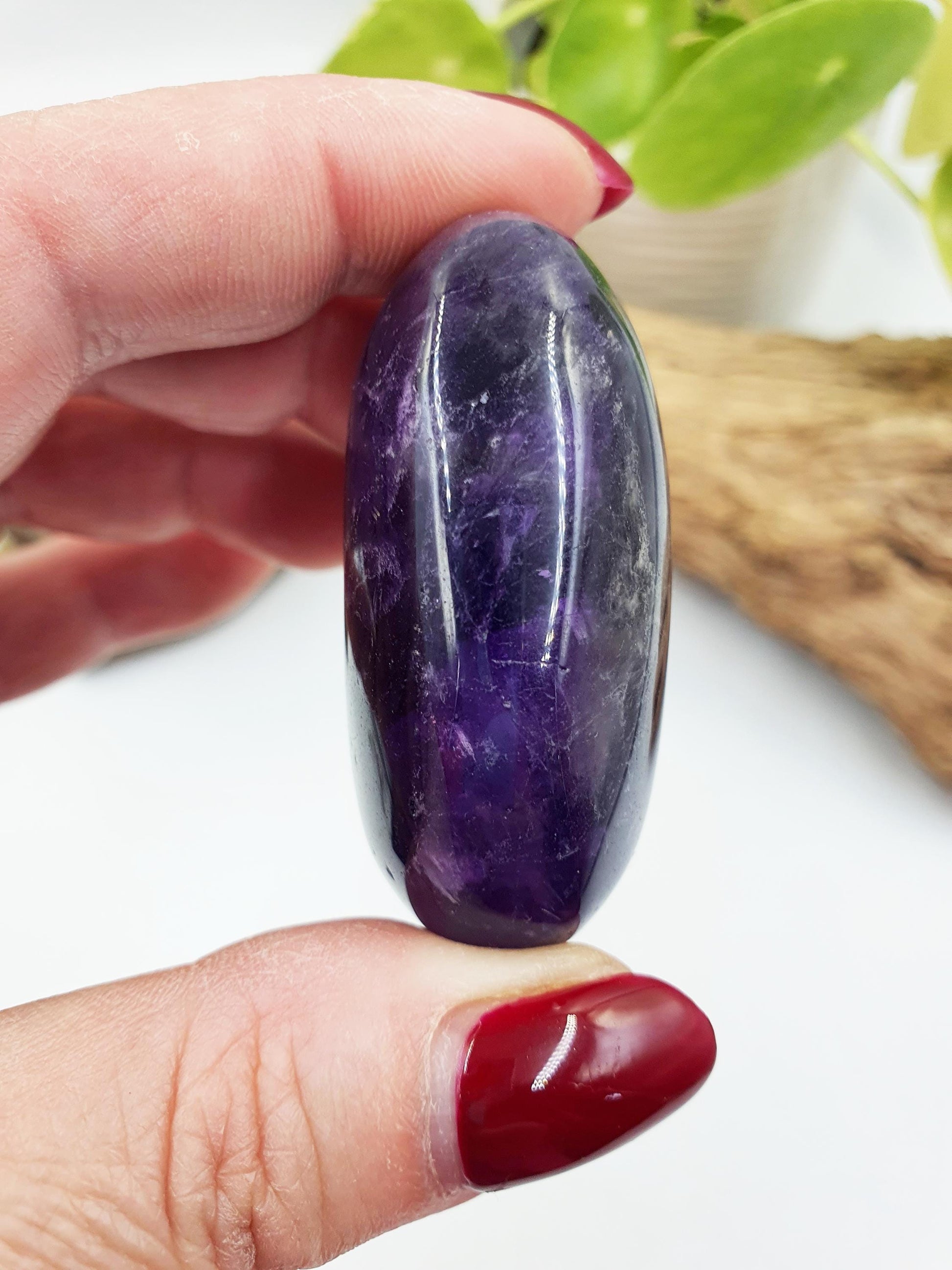 Beautiful Amethyst Palm with rainbows/ Amethyst Palm Stone / Amethyst Pocket Stone / Crystal Healing / Meditation Palm - 85g
