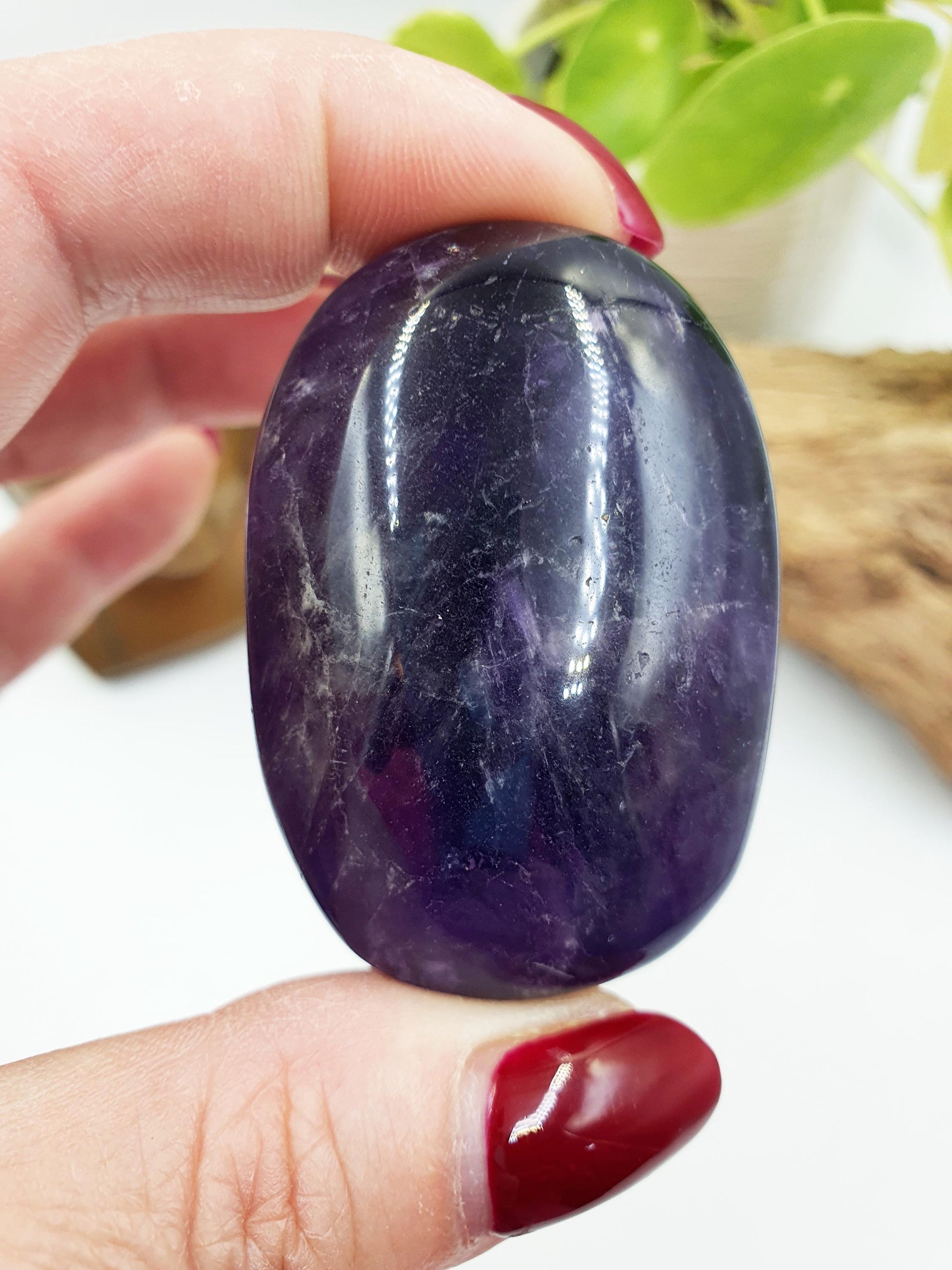 Beautiful Amethyst Palm with rainbows/ Amethyst Palm Stone / Amethyst Pocket Stone / Crystal Healing / Meditation Palm - 85g