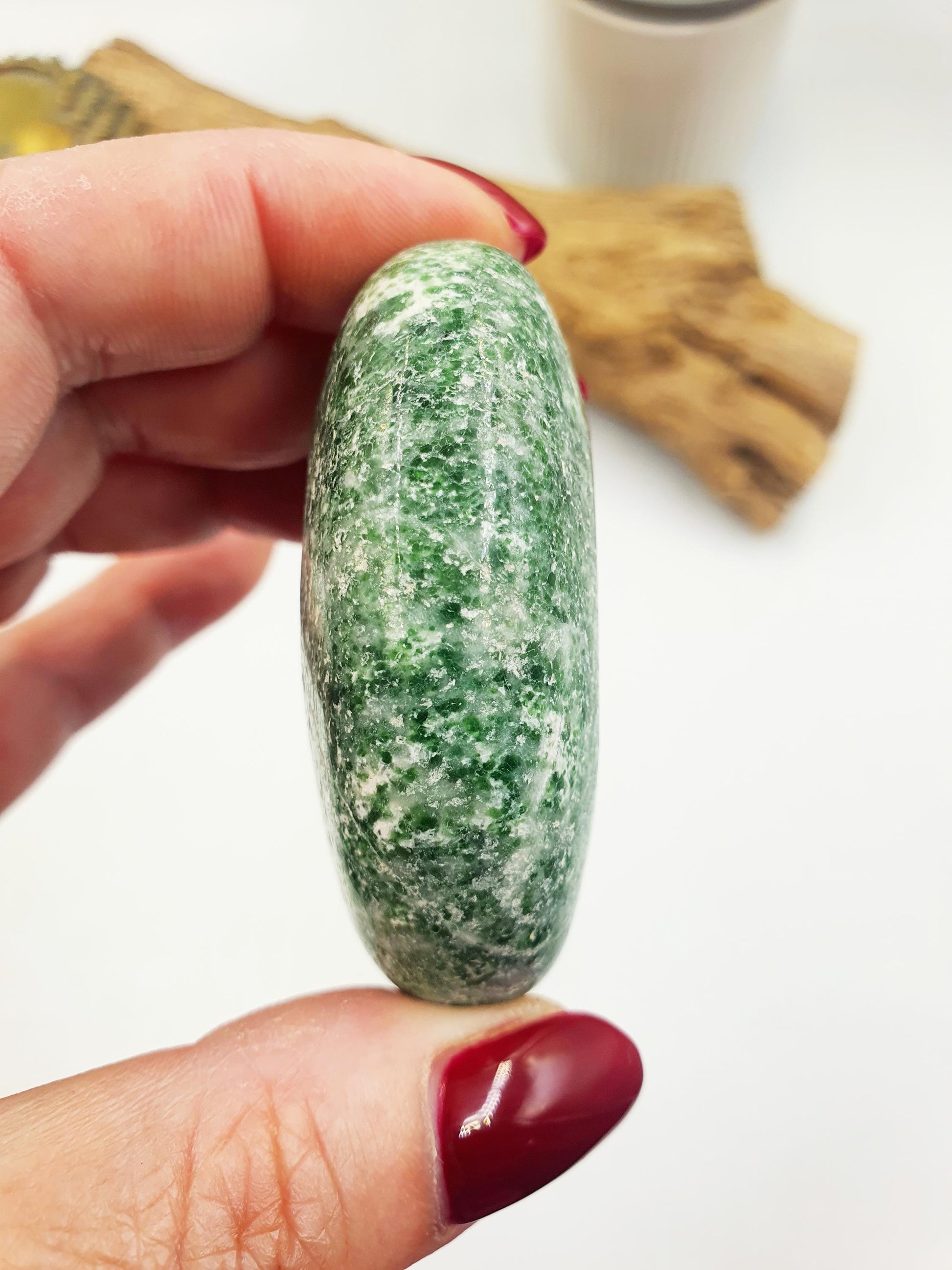 Tree Agate Palm / Tree Agate Palm Stone / Grass Agate Palm / Reiki Crystal Palm / Meditation Palm - 105g