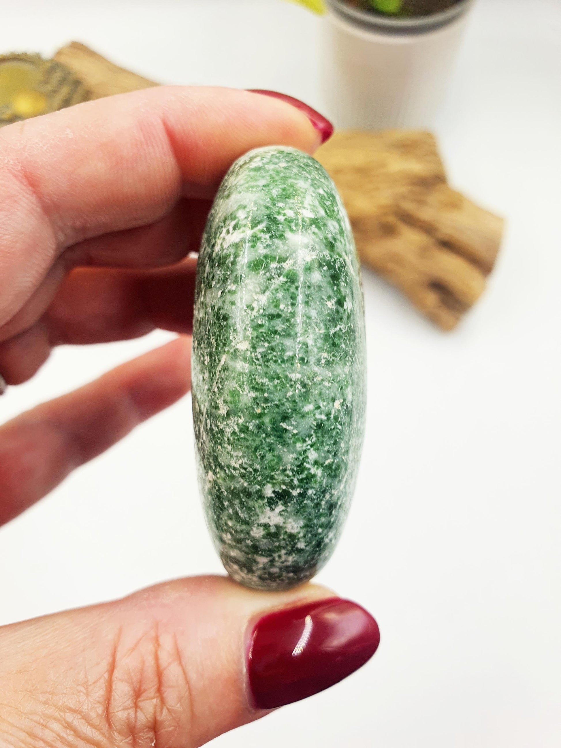 Tree Agate Palm / Tree Agate Palm Stone / Grass Agate Palm / Reiki Crystal Palm / Meditation Palm - 105g