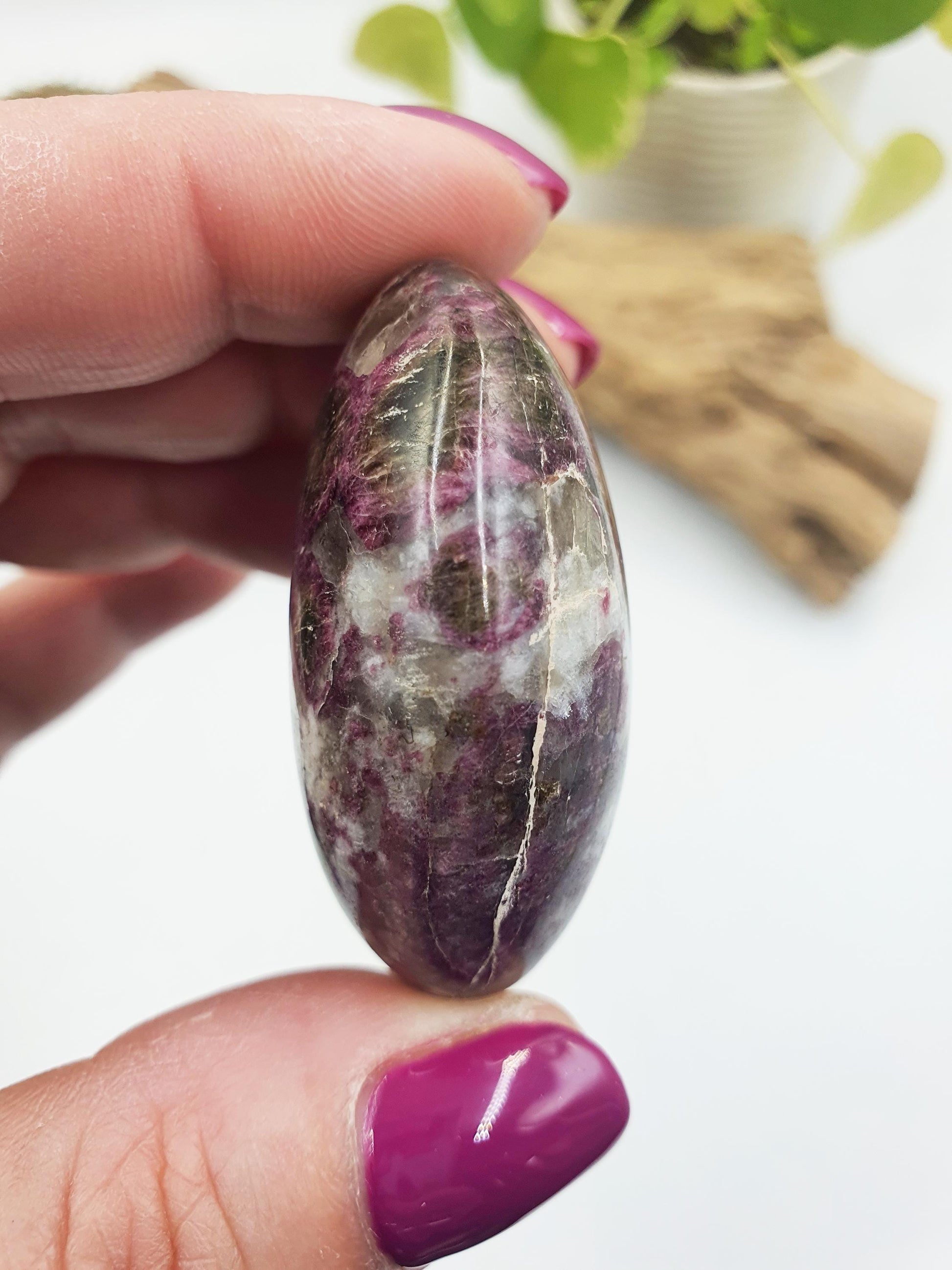 Cute Little Plum Tourmaline Palm / Plum Blossom Tourmaline Palm Stone / Pocket Stone / Meditation Palm - 55g
