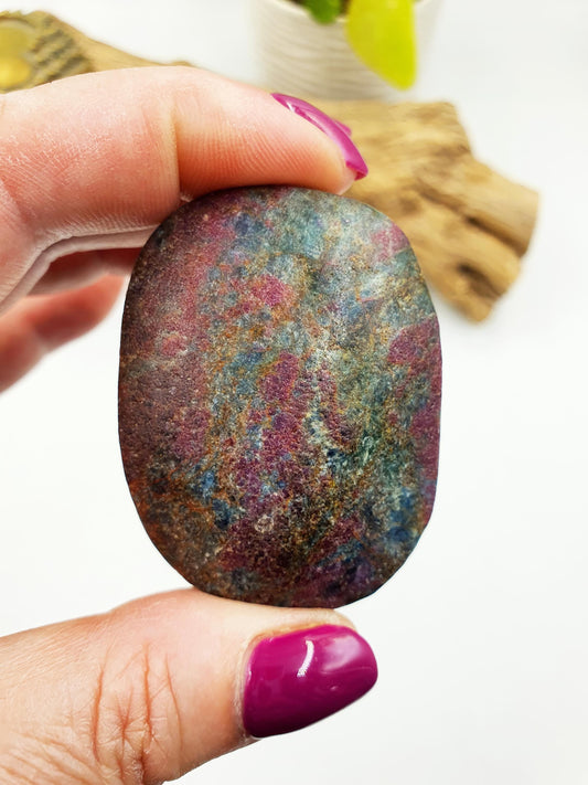 Ruby in Fuchsite Palm / Ruby in Fuchsite Palm Stone / UV Reactive Palm / Meditation Palm / Reiki Crystal Palm - 85g