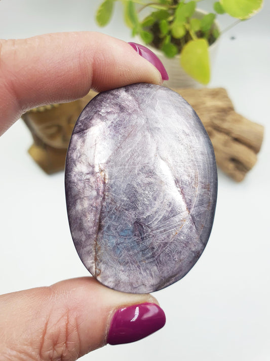 Incredible Purple Mica Palm / Purple Mica Palm Stone / Lepidolite Palm / Meditation Palm / Reiki Crystal Palm - 70g