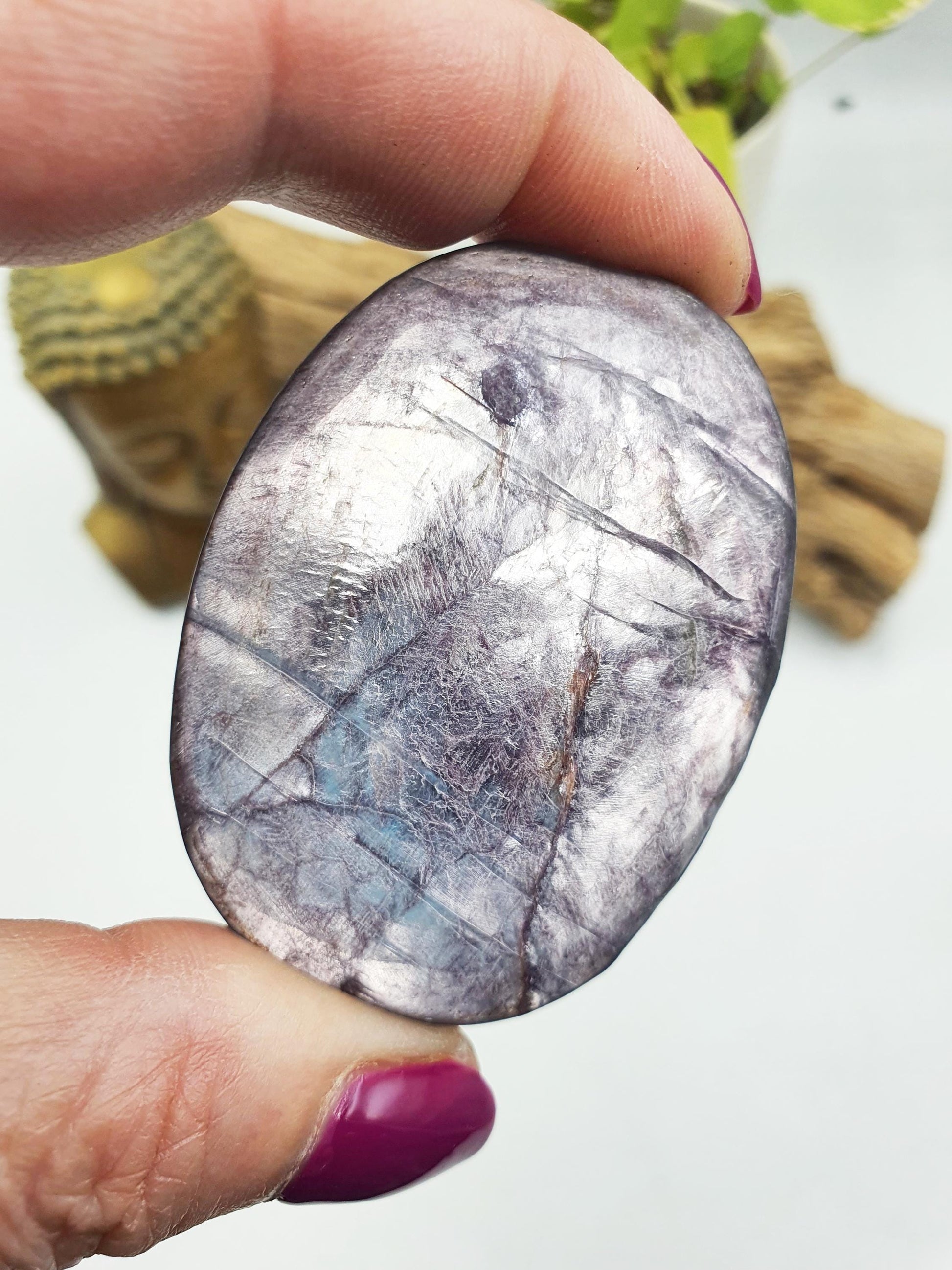 Incredible Purple Mica Palm / Purple Mica Palm Stone / Lepidolite Palm / Meditation Palm / Reiki Crystal Palm - 70g