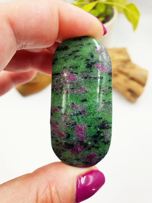 Ruby in Zoisite Palm / Ruby Zoisite Palm Stone / Anyolite Palm / Pocket Crystal / Meditation Palm - 40g