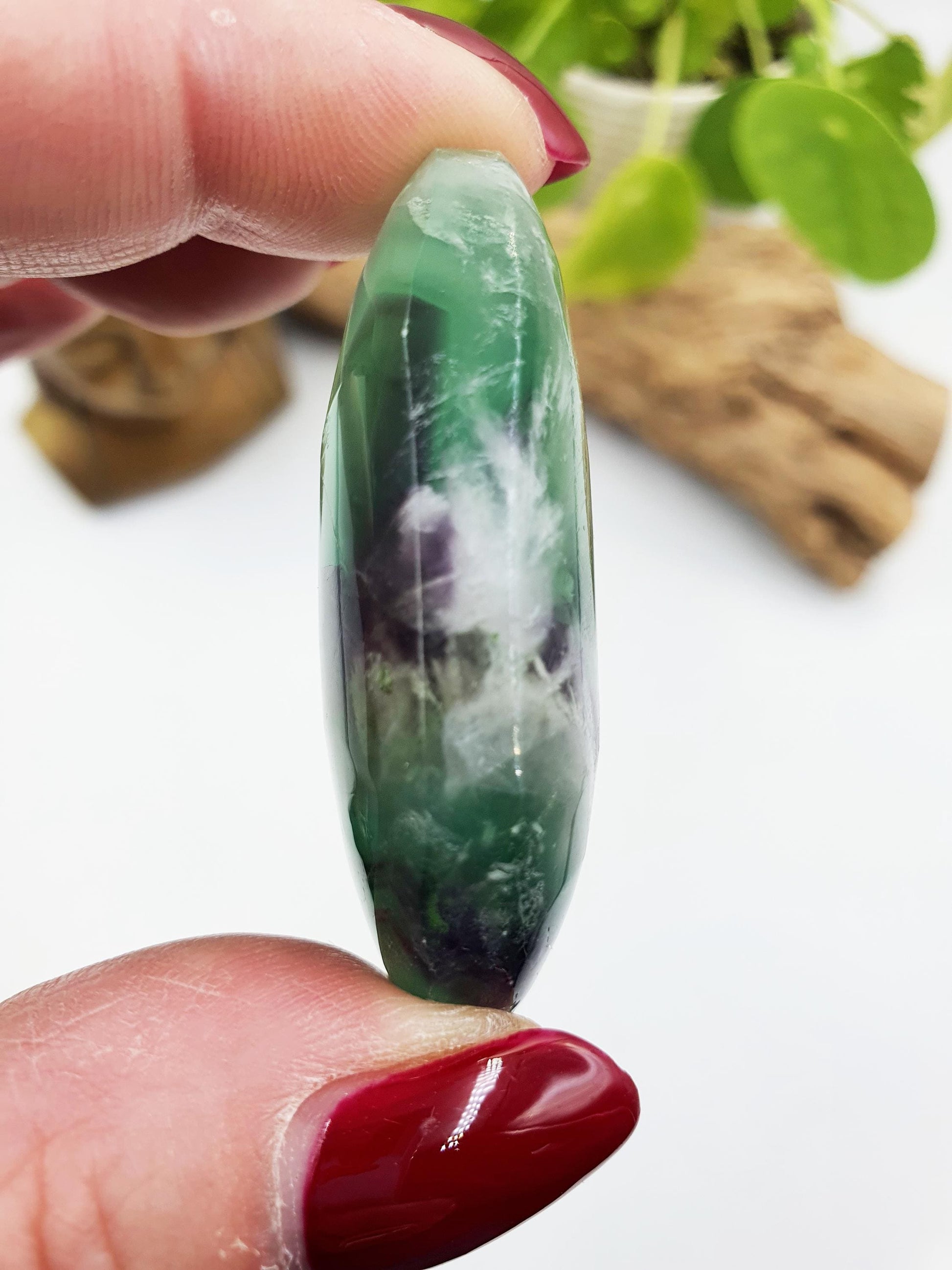 Cute Feather Fluorite Palm with rainbow / Fluorite Palm Stone / Purple and Green Fluorite Palm Stone / Meditation Palm - 45g