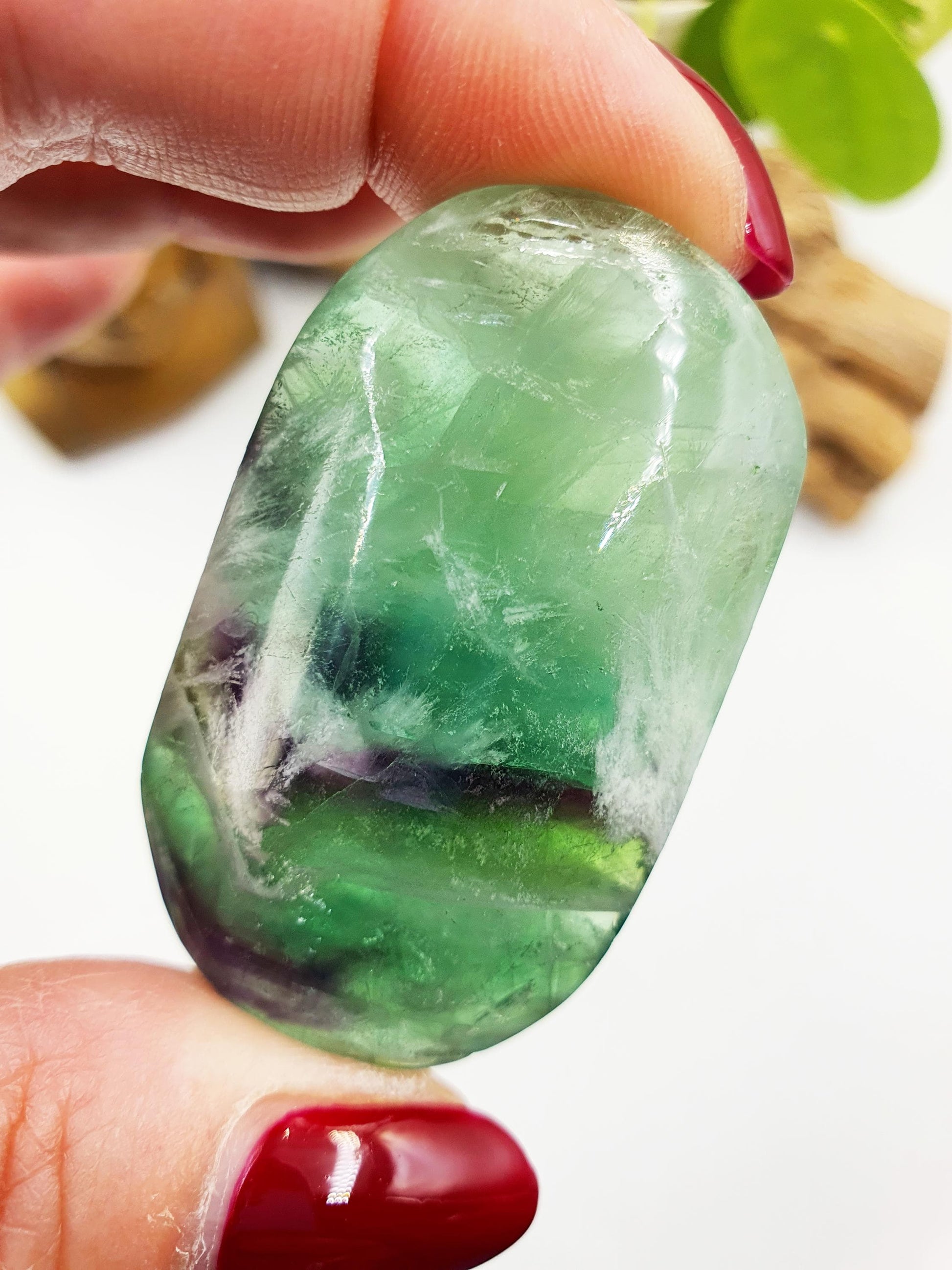 Cute Feather Fluorite Palm with rainbow / Fluorite Palm Stone / Purple and Green Fluorite Palm Stone / Meditation Palm - 45g
