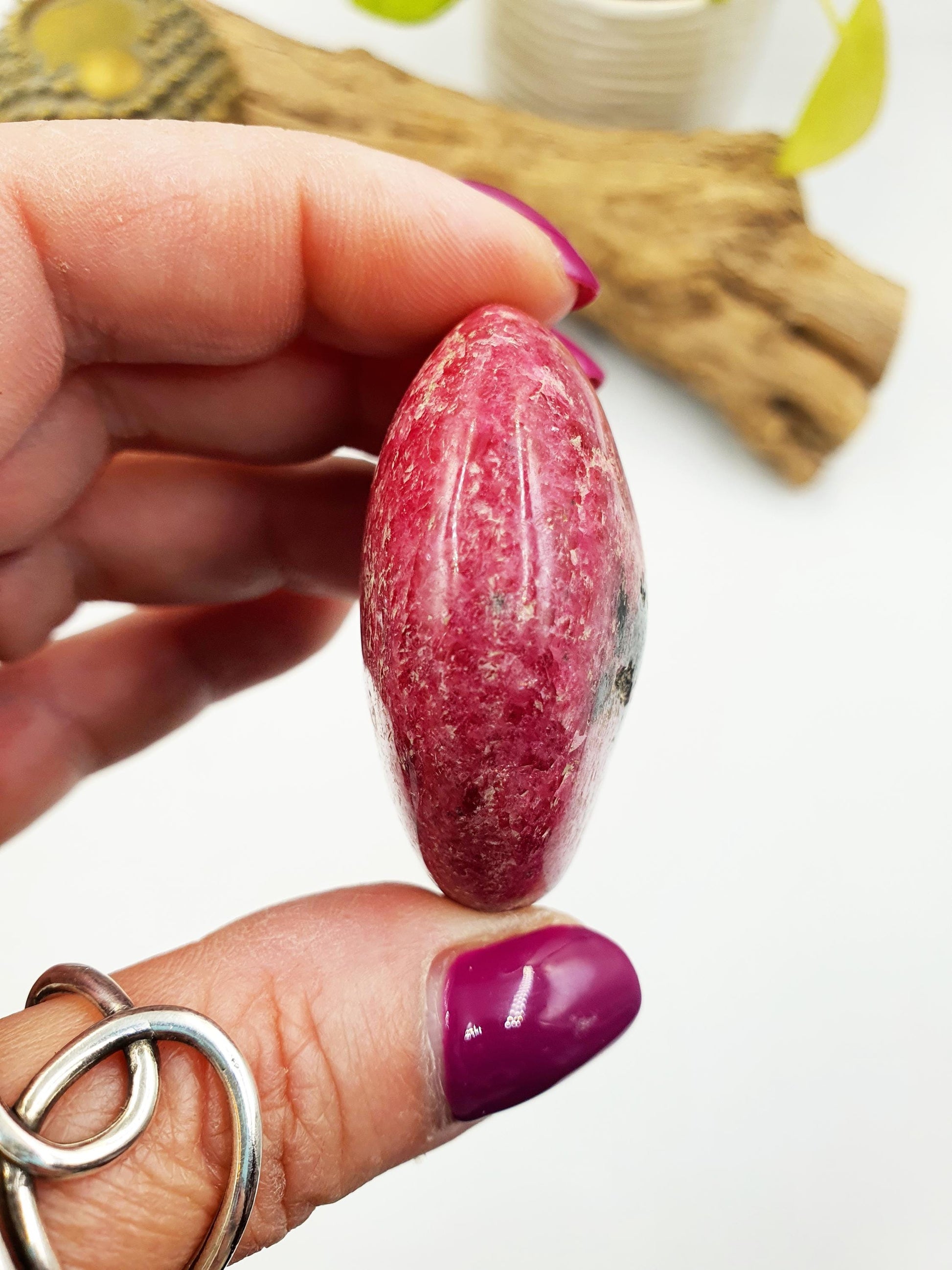 Round Rhodonite Palm Stone / Rhodonite Palm / Pocket Crystal / Meditation Palm / Reiki Crystal Palm - 95g