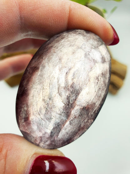 High Grade Purple Mica Palm / Purple Mica Palm Stone / Lepidolite Palm / Meditation Palm / Reiki Crystal Palm - 60g