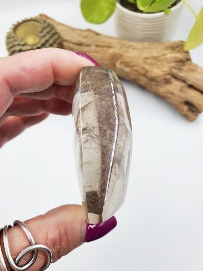 Clear Quartz Freeform with huge rainbow / Clear Quartz Chunk / Clear Quartz Piece - 135g