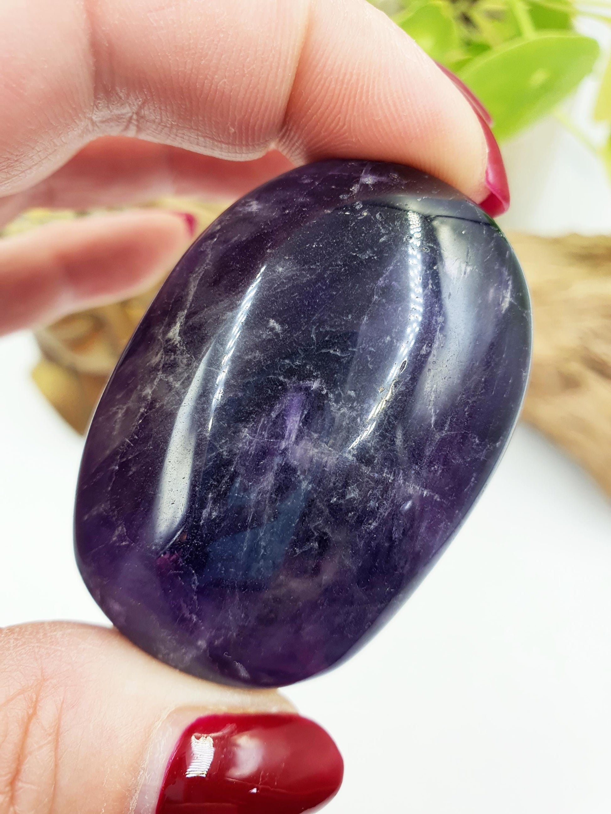 Beautiful Amethyst Palm with rainbows/ Amethyst Palm Stone / Amethyst Pocket Stone / Crystal Healing / Meditation Palm - 85g