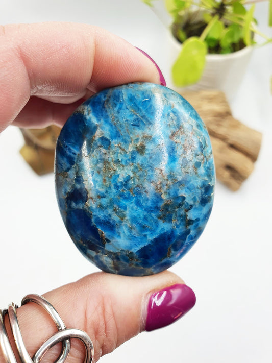 Blue Apatite Palm Stone - Motivation & Focus Healing Crystal - 105g