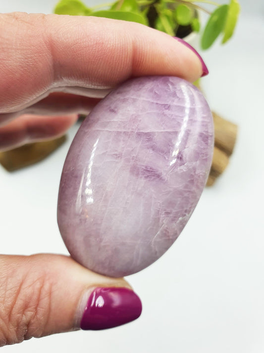 Kunzite Crystal Palm Stone - Heart Chakra & Emotional Healing Crystal - 75g