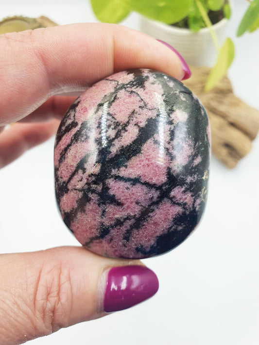Rhodonite Palm Stone - Emotional Healing & Heart Chakra Crystal - 155g