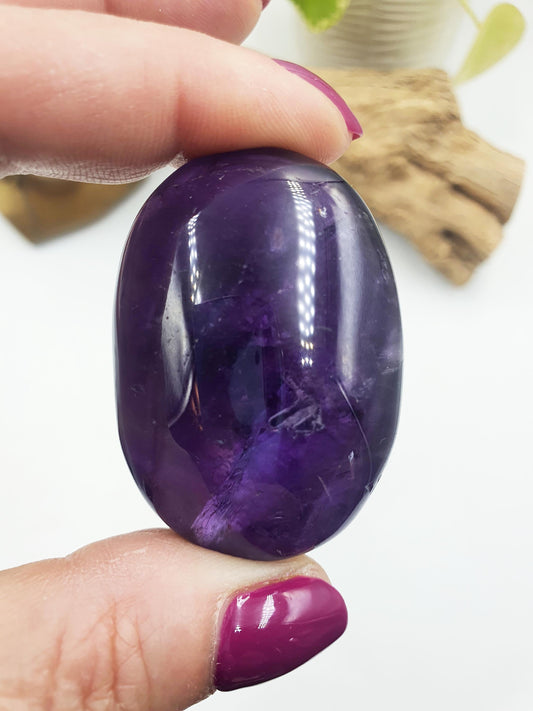 Beautiful Amethyst Palm with rainbows/ Amethyst Palm Stone / Amethyst Pocket Stone / Crystal Healing / Meditation Palm - 65g